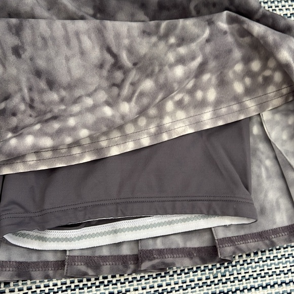 Lululemon mid rise pace rival skirt - Picture 3 of 4